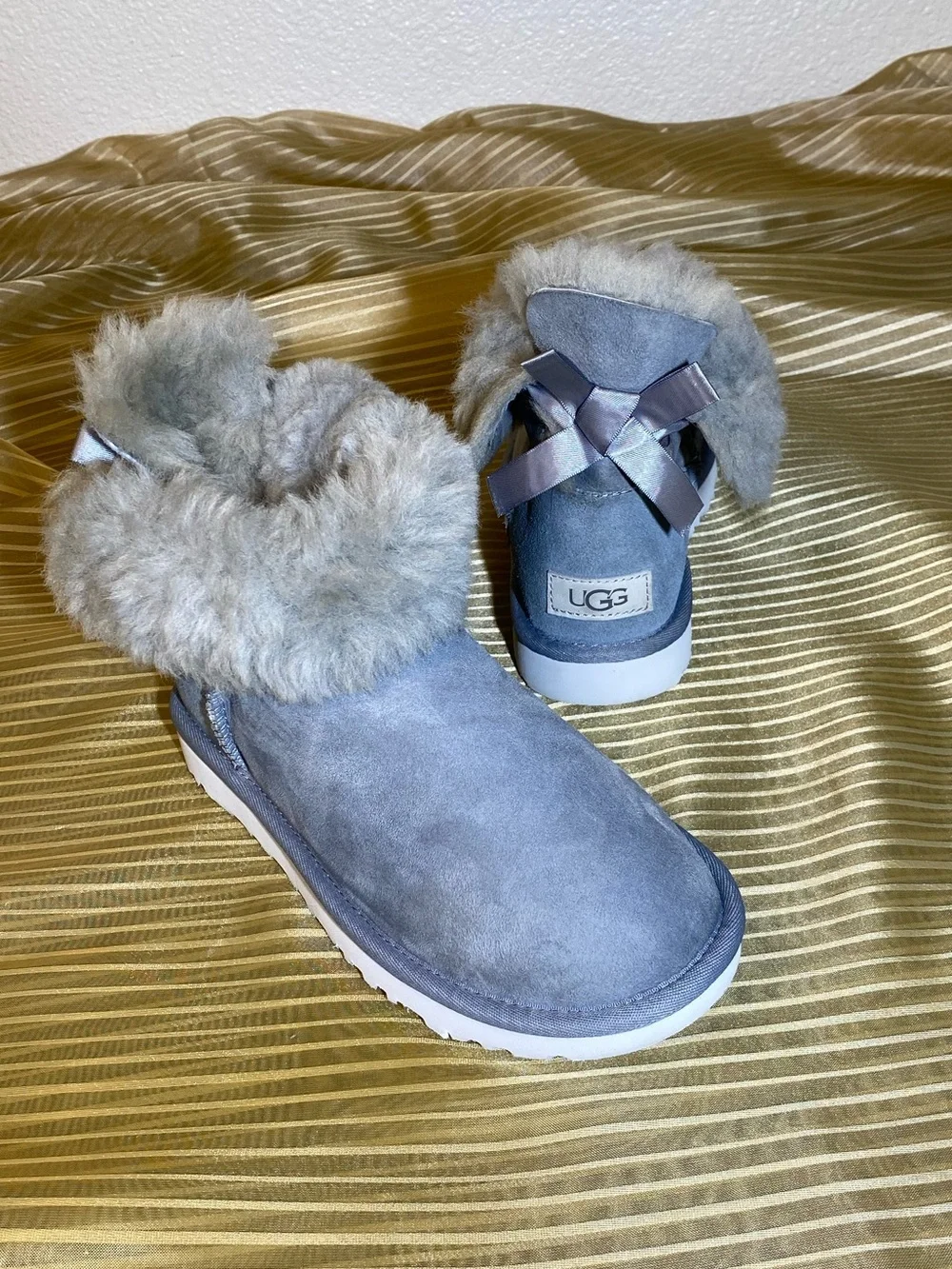 UGG Women's Short Boots Bow in Silver Blue Suede Genuine leather and fur, size 9